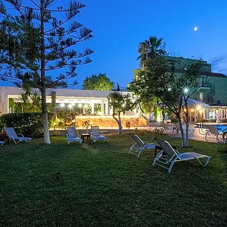 Hotel La Cite 3*